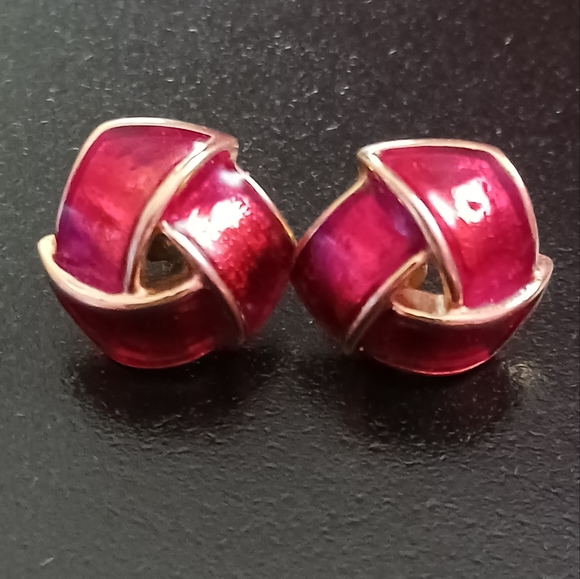 Vintage Avon Red and Gold Tone Enameled Love Knot Stud Earrings - Picture 1 of 4